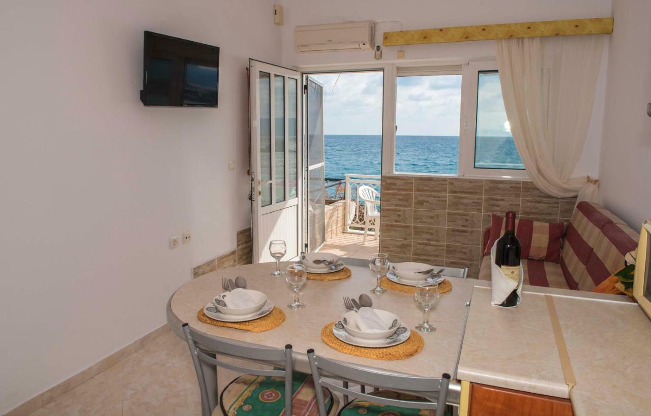 Chara'S Sea View House Apartamento Haraki Exterior foto
