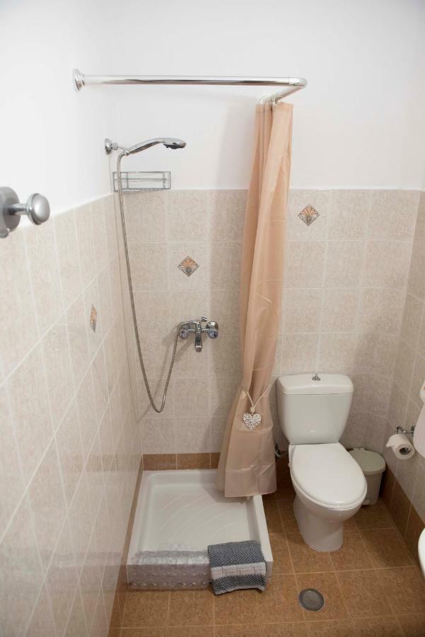 Chara'S Sea View House Apartamento Haraki Exterior foto