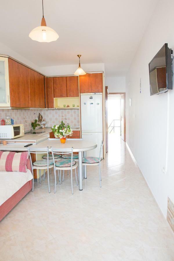 Chara'S Sea View House Apartamento Haraki Exterior foto